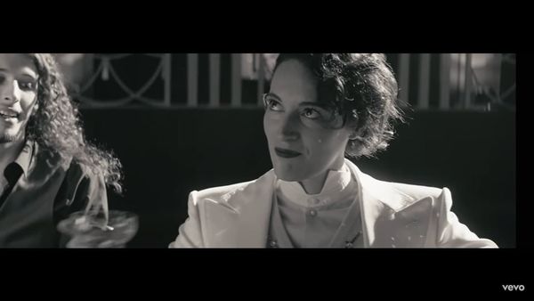 Видео на вечер: клип Гарри Стайлса на песню «Treat People With Kindness» с Фиби Уоллер-Бридж