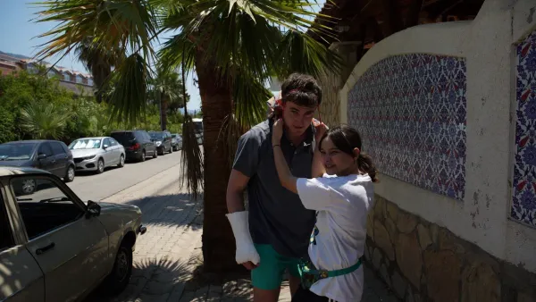 «Забота и любовь — самое главное для ребенка»: Интервью с Полом Мескалом и Фрэнки Корио